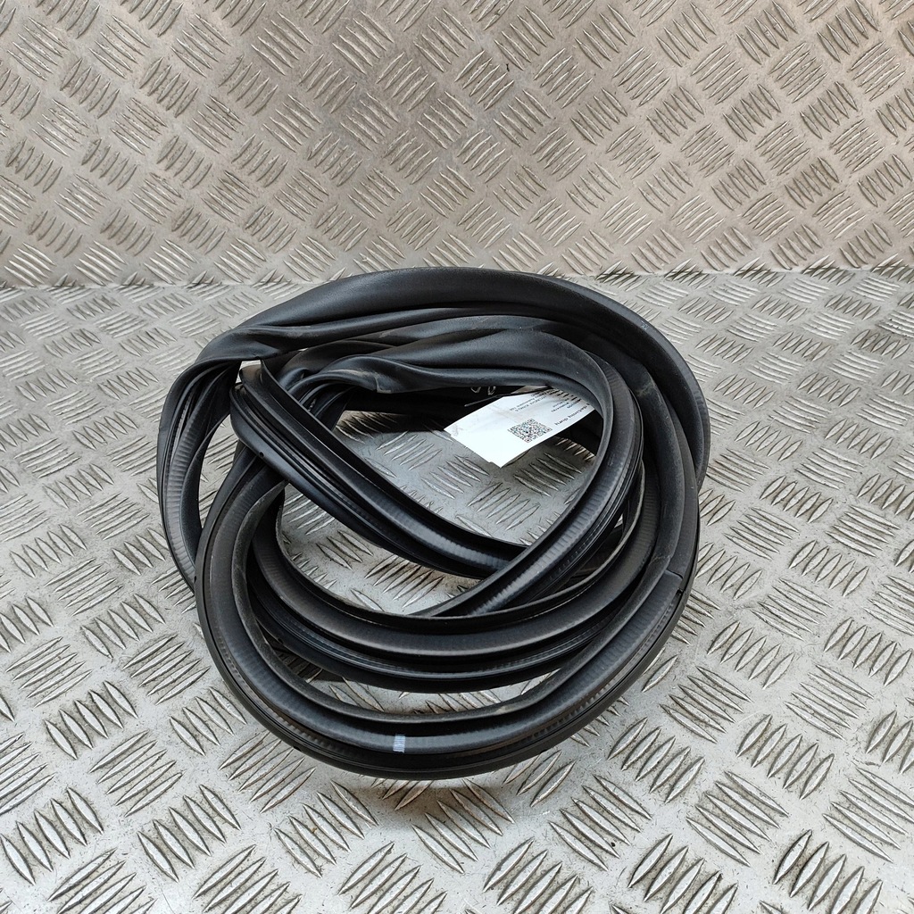 фото №6, Hyundai ioniq 6 2024 правая сторона резиновый прокладка дверь задних