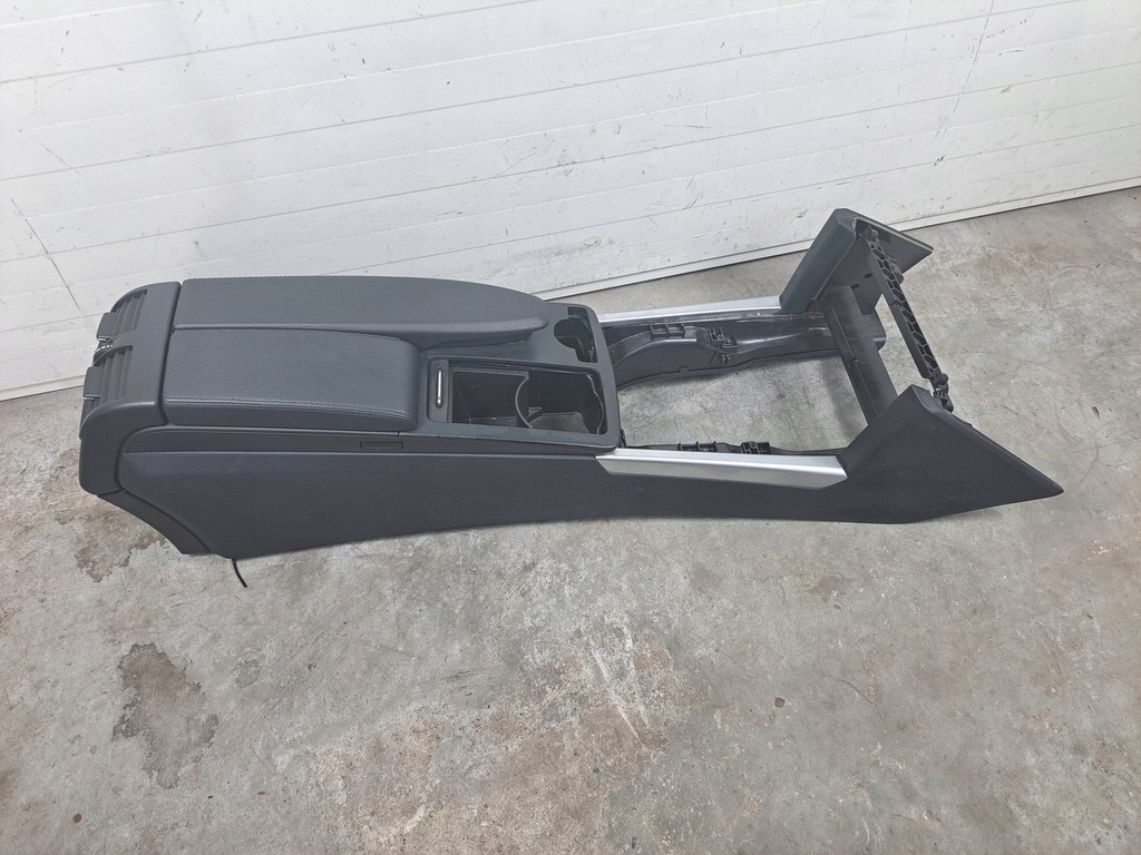 фото №7, Подлокотник туннель средний mercedes w212