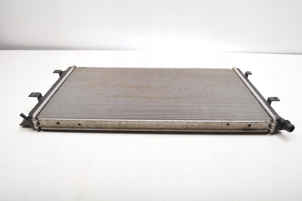 фото №6, Aston martin db11 радіатор