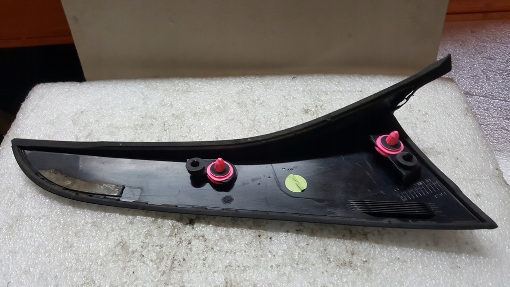 фото №12, Накладки крышки багажника левая+ правая сторона m-b w205 a2067900400 a2067900300