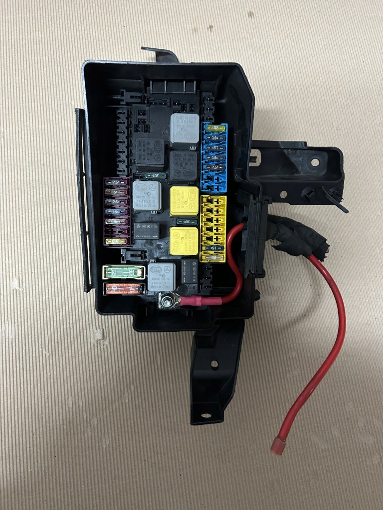 фото №1, Mercedes gl w166 коробка предохранителей a1669980002