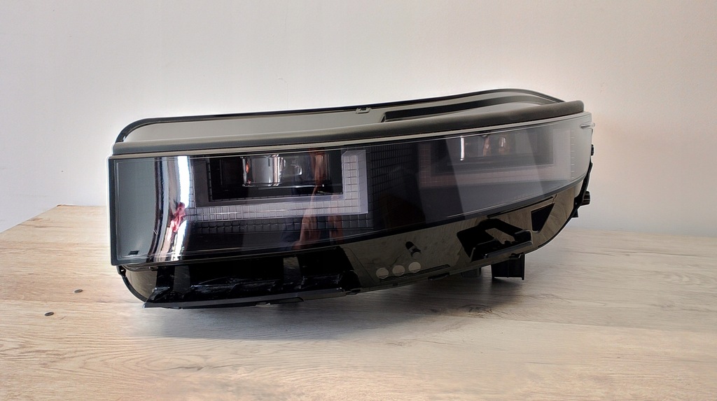 фото №1, Hyundai ioniq 5 левая лампа full led повреждённые стекло