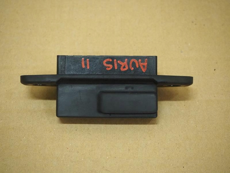 фото №1, Ручка кнопка відкривання кришки toyota auris ii