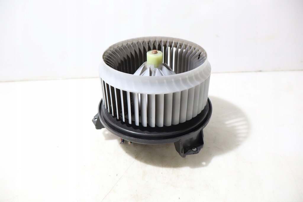 фото №1, Повітродувка обдув toyota rav4 iii lift 2.2d4d