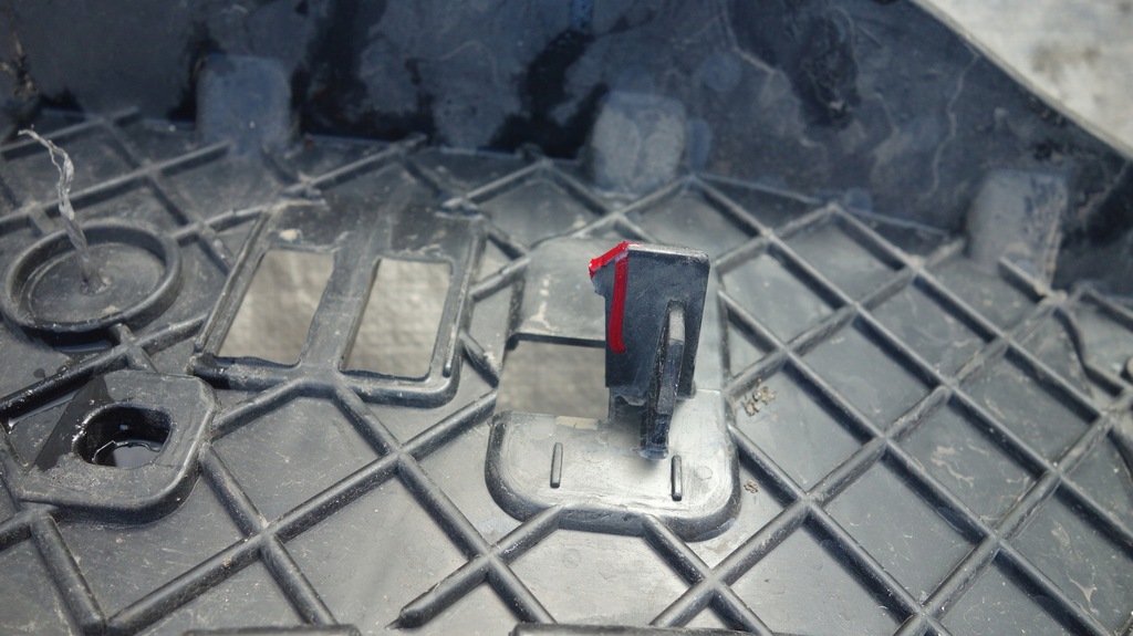 фото №9, Направляющая бампера задняя абсорбер peugeot 208 i