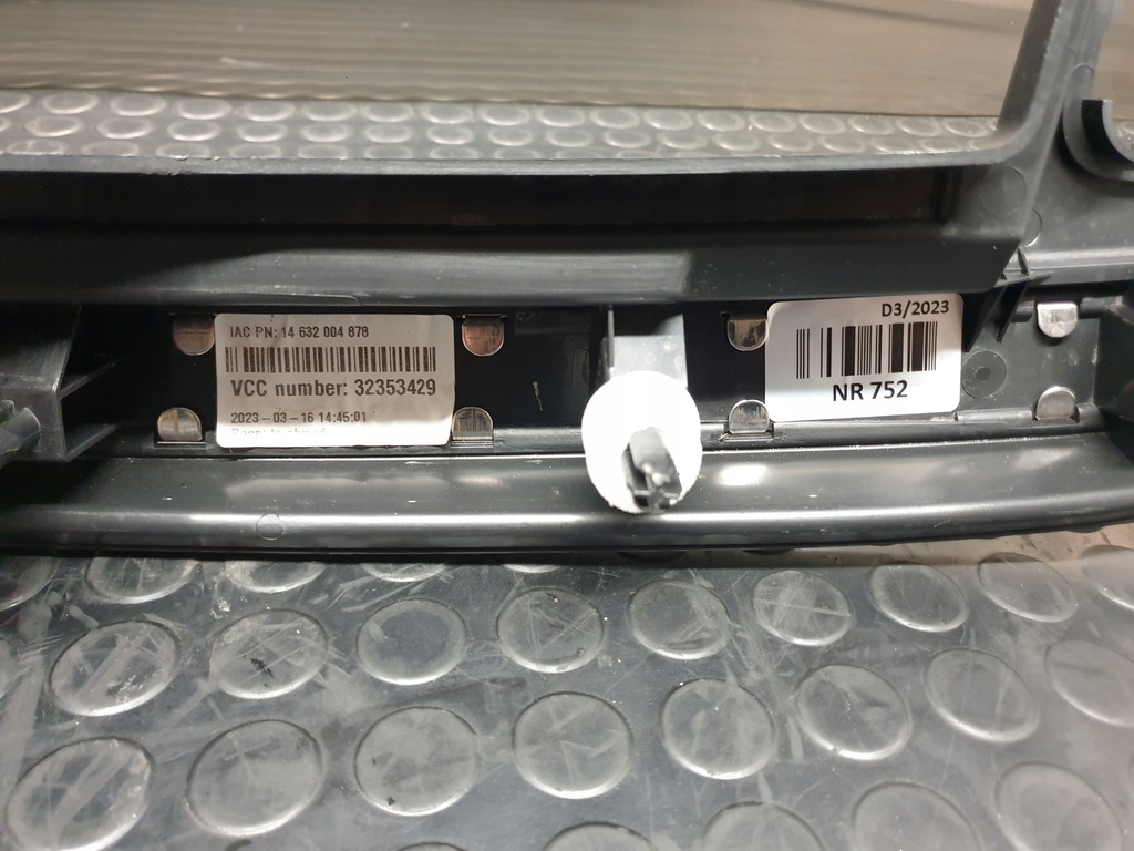 фото №8, Volvo v90 ii накладка поріг захист заднього поперечина багажника оригінальний номер 32353429