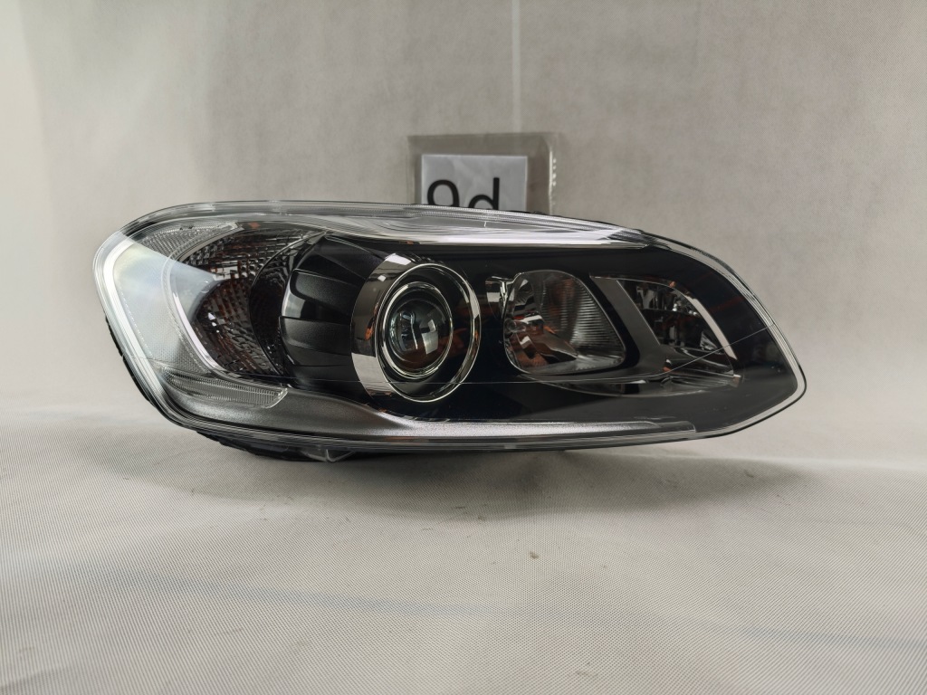 Купити Volvo xc60 рестайлінг  ксенон led праві фара фара правий 31698809