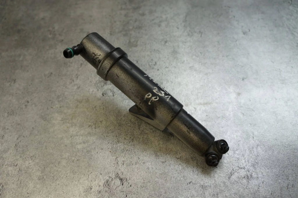 фото №2, Насадка омыватель лампы правый перед mercedes w251