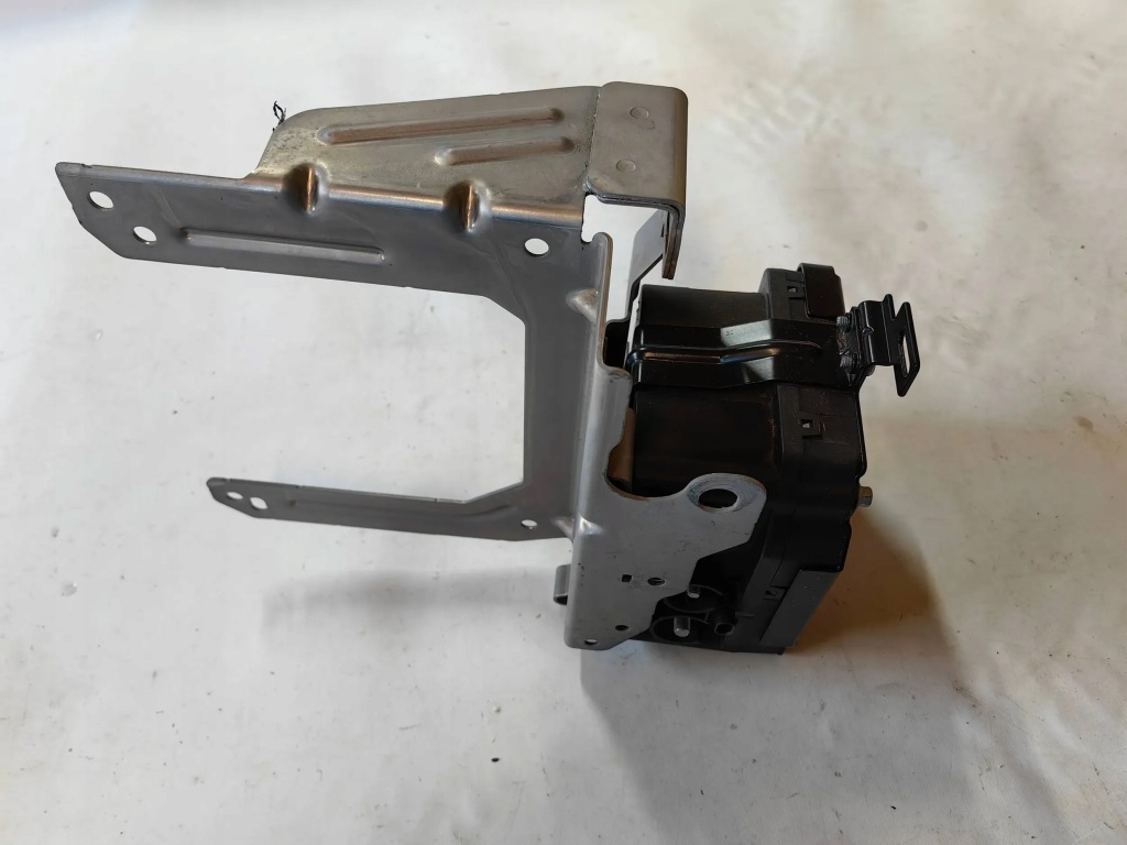 фото №2, Volvo xc40 recharge- конденсатор кнопка старт/стоп