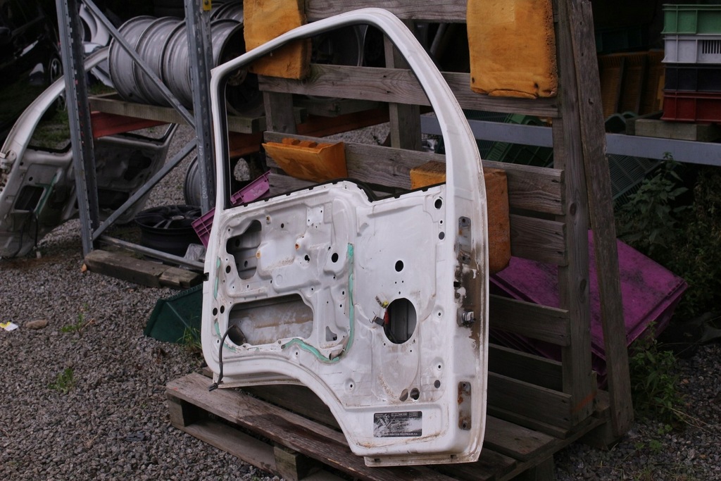 фото №9, Дверь левый перед nissan cabstar 02r.