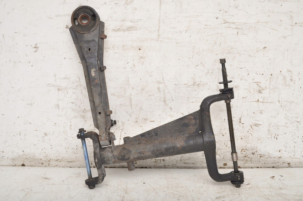 фото №1, Aston martin db7 5.9 рычаг правый задняя