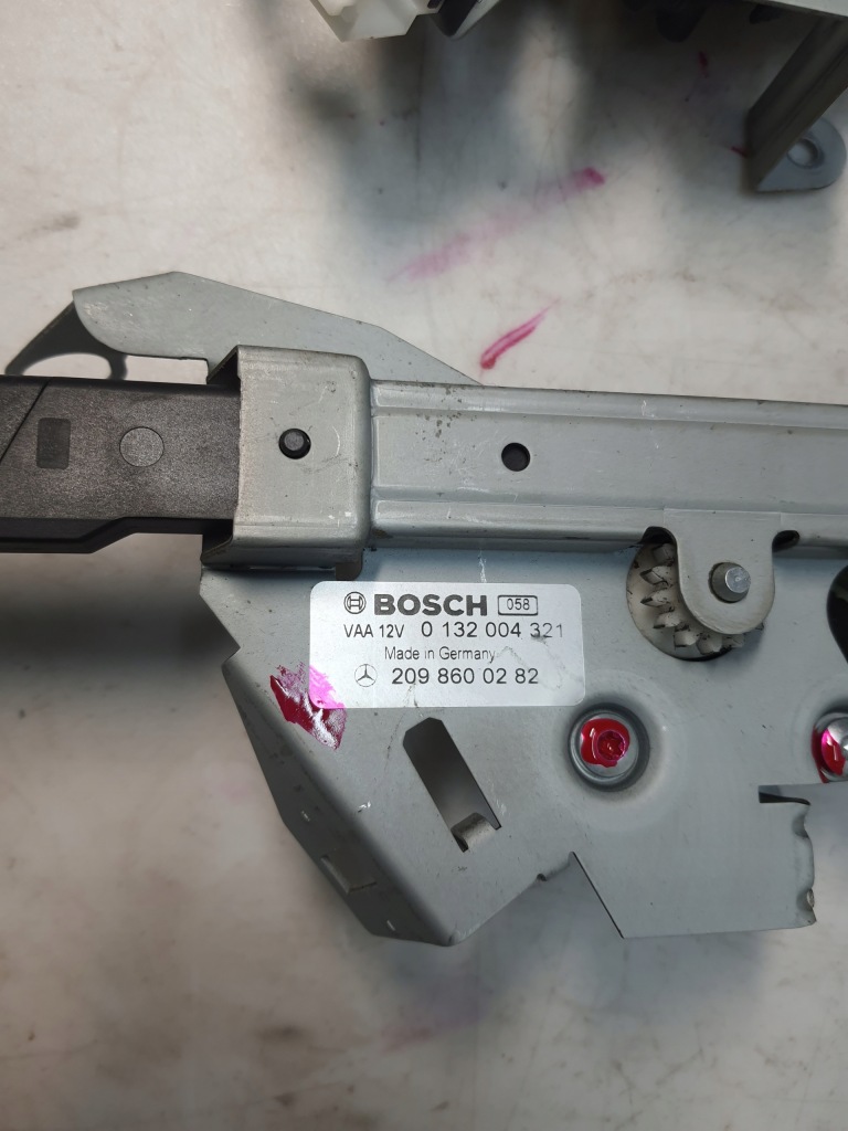 Podajnik поперечина правый перед mercedes w209 clk 2098600282 2098680222 с Разборки