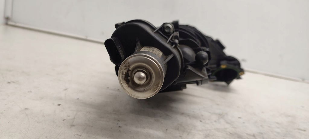 Колектор впускний  bmw e91 2,0d в Україні