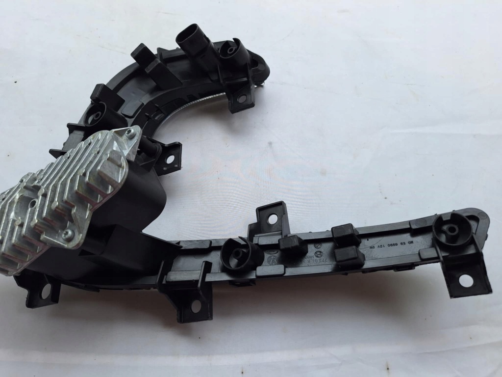 фото №10, Противотуманная фара правый led drl vw e-up up 12e941056 rh