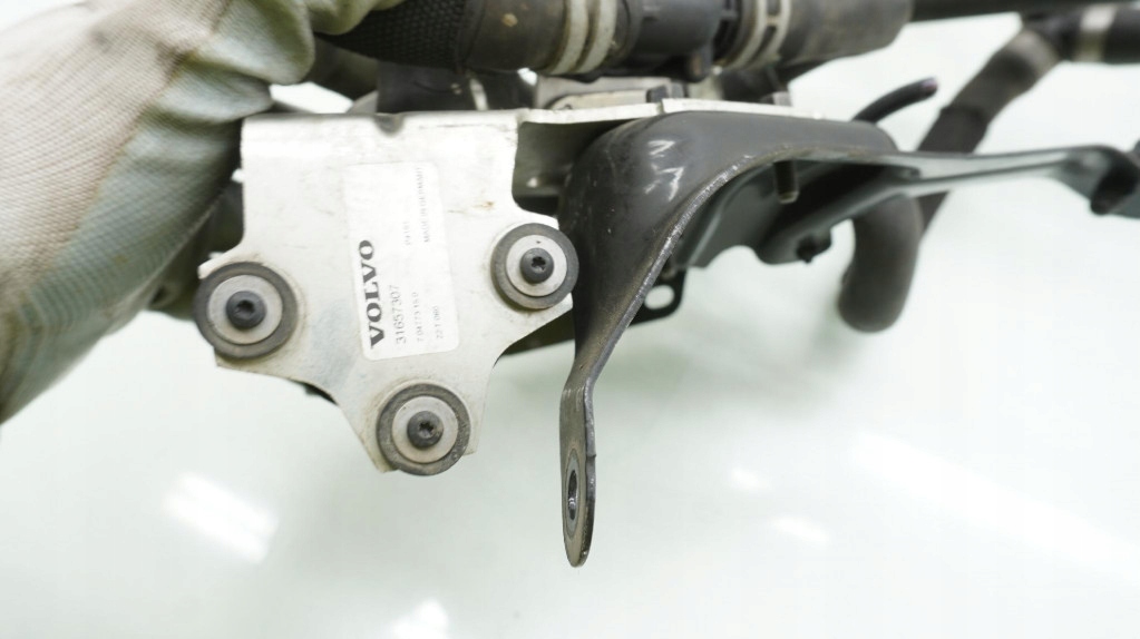 Volvo v60 ii 2.0 дополнительная насос воды 31657307 mild hybrid s60 iii b420t в Украине