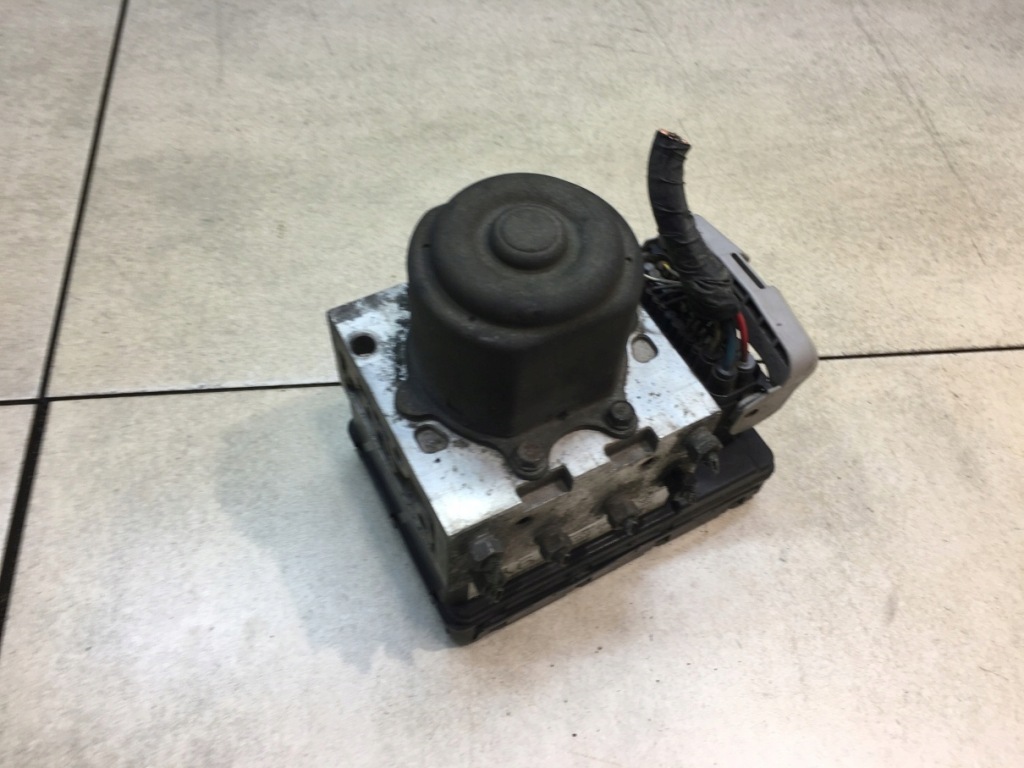 фото №1, Насос abs corolla verso e12 2.0 d4d 44510-13070