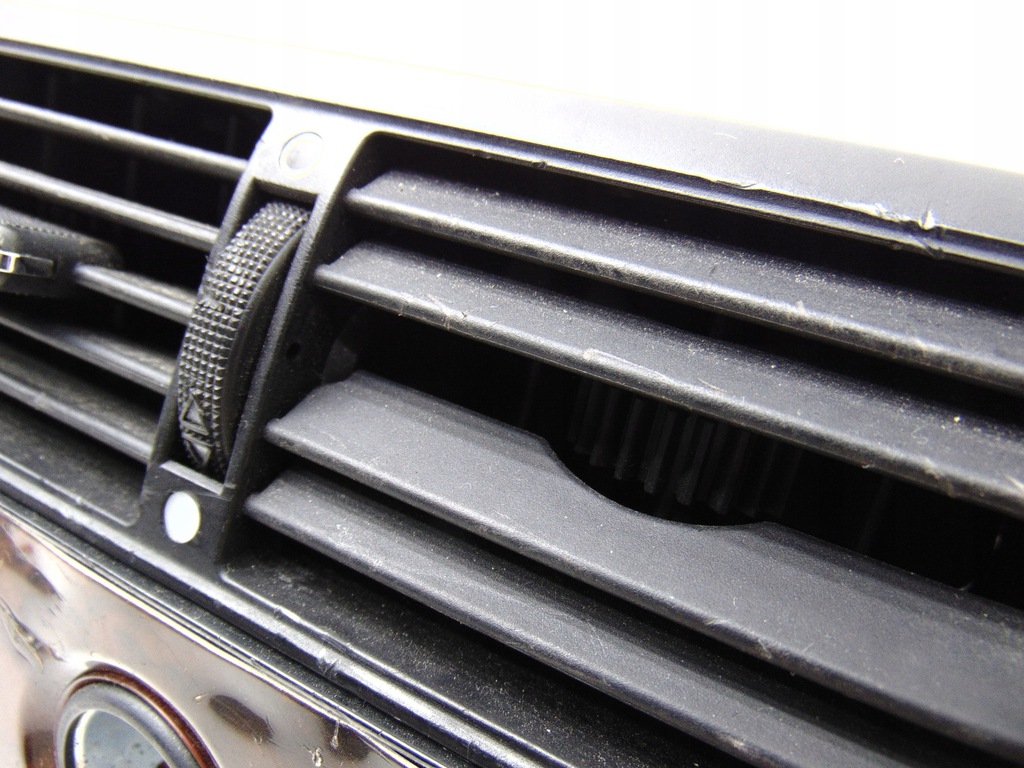 фото №5, Решётка обдув туннель задняя audi a8 d2 4d0819203b