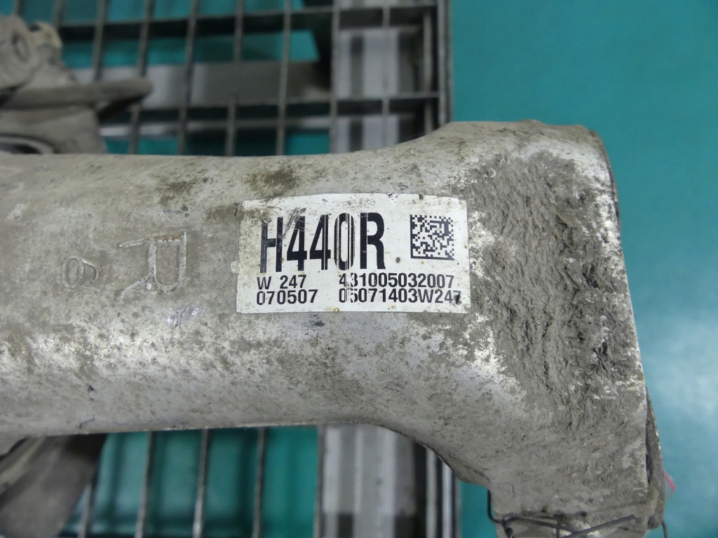 Поворотний кулак права ступиця перед lexus ls iv ls600h Зі Шроту