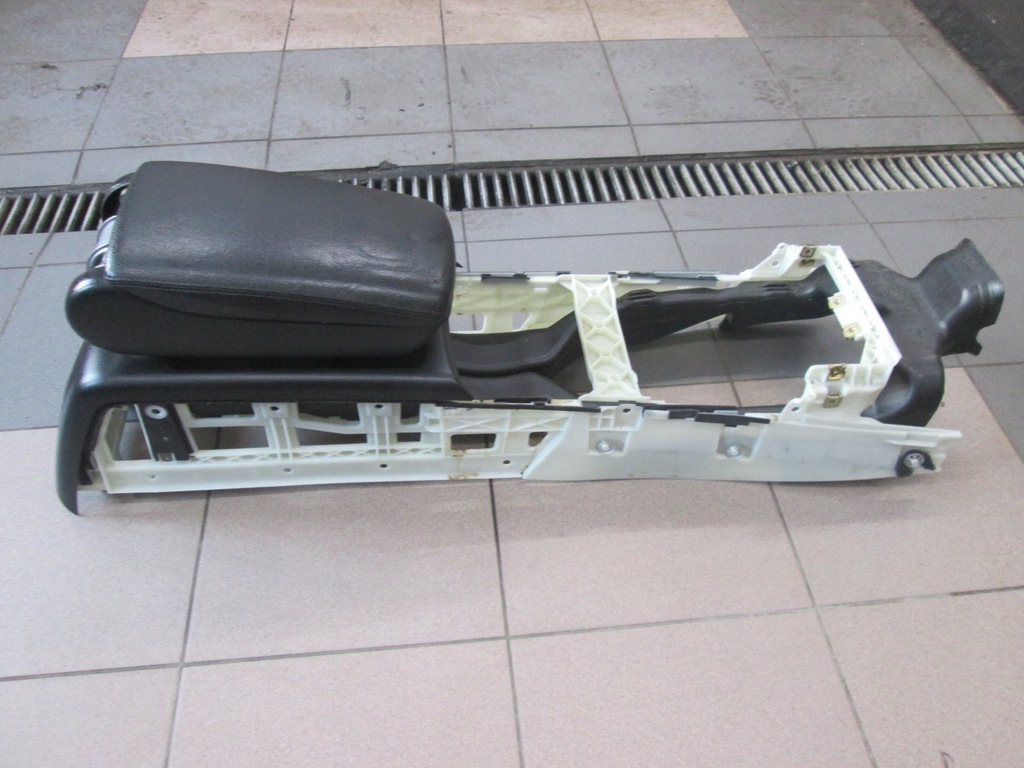 фото №4, Підлокітник тунель середній europa audi a6 c6