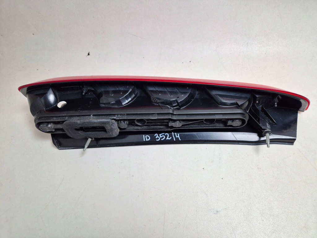 фото №2, Ford c-max lift 07-10 правая задняя лампа