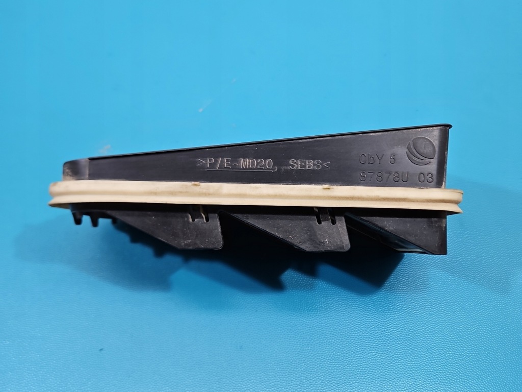 Решітка вентиляційна багажника peugeot 3008 2 1.6 t hybrid4 Оригінал