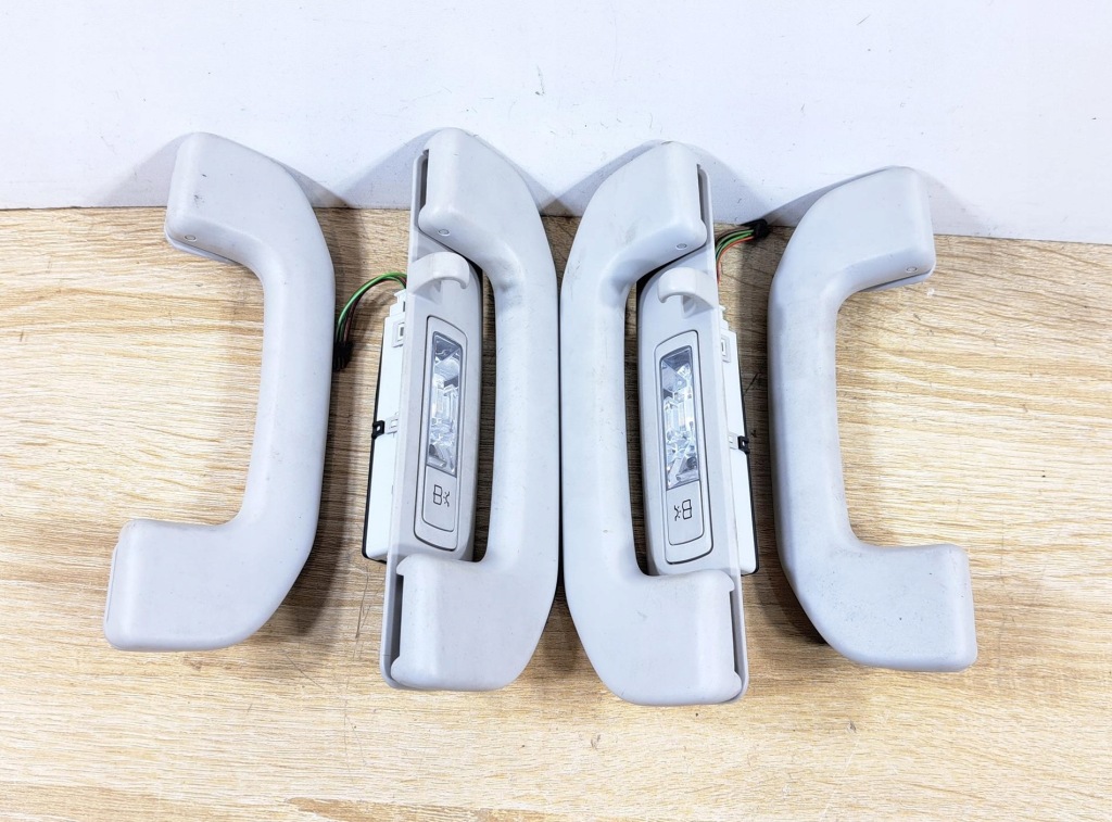 фото №1, Кронштейн ручка потолочный правый задняя лампа led mercedes w205 a0998150100