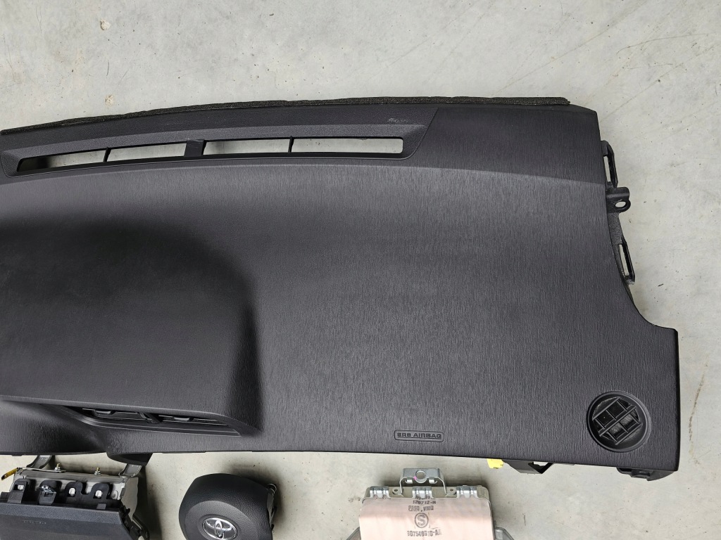 фото №7, Приборная панель консоль подушка безопасности toyota yaris iii 3