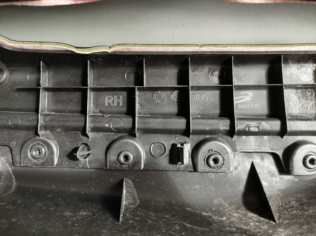 фото №10, Renault kadjar обивка обшивка дверь bose