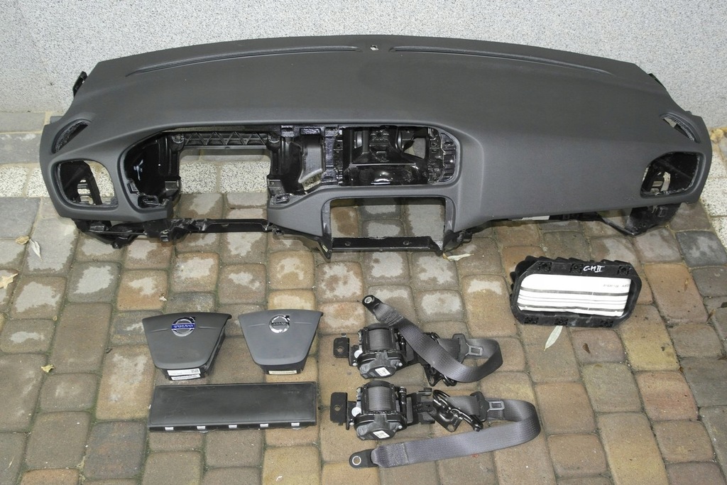 фото №1, Volvo v40 s40 панель приладів консоль панель приладів pulpit полиця pas ремені