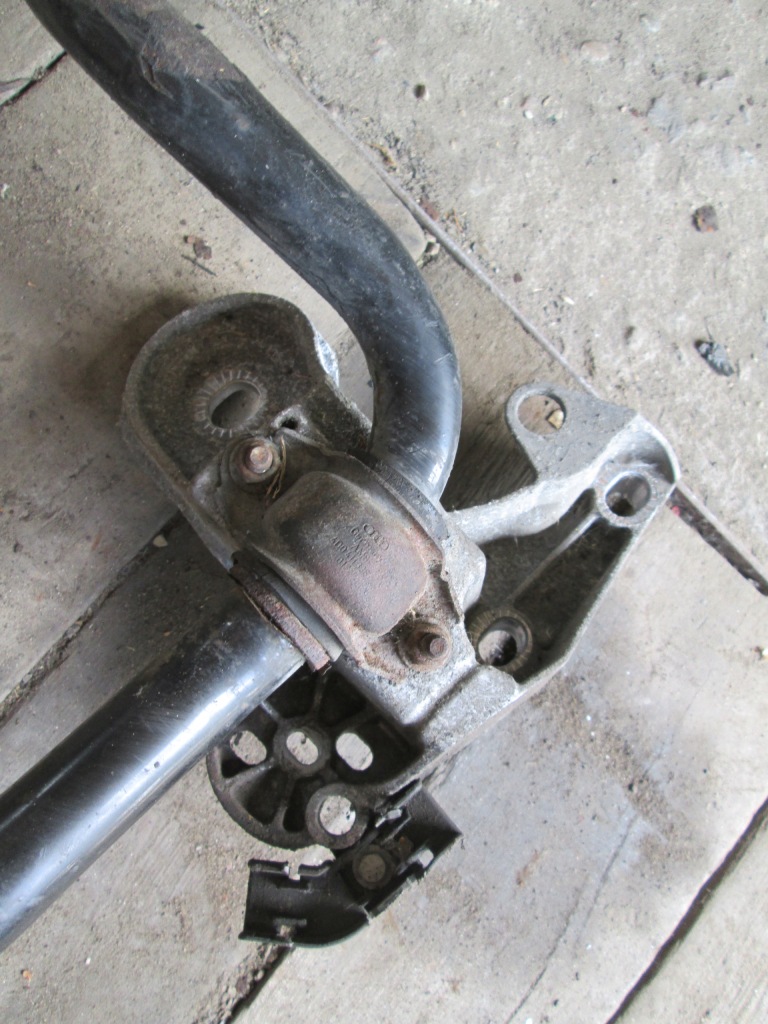 фото №6, Кронштейн крепления стабилизатора правый audi a4 b7 1.9tdi 8e0199352n