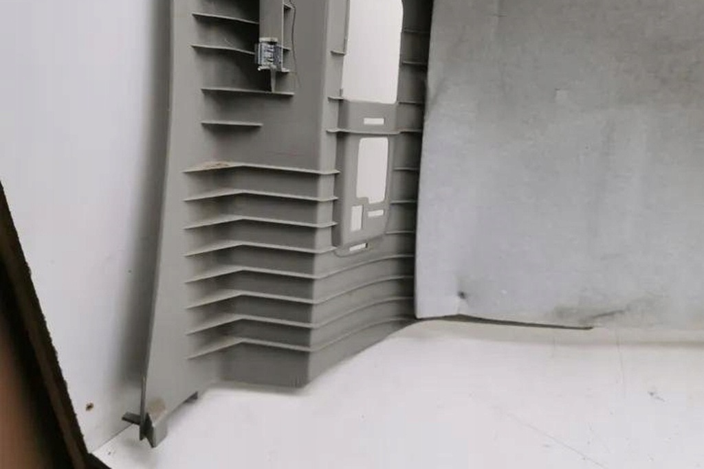 фото №14, Левая обивка багажника chrysler grand voyager v rt 1gl77es3ae 2.8l