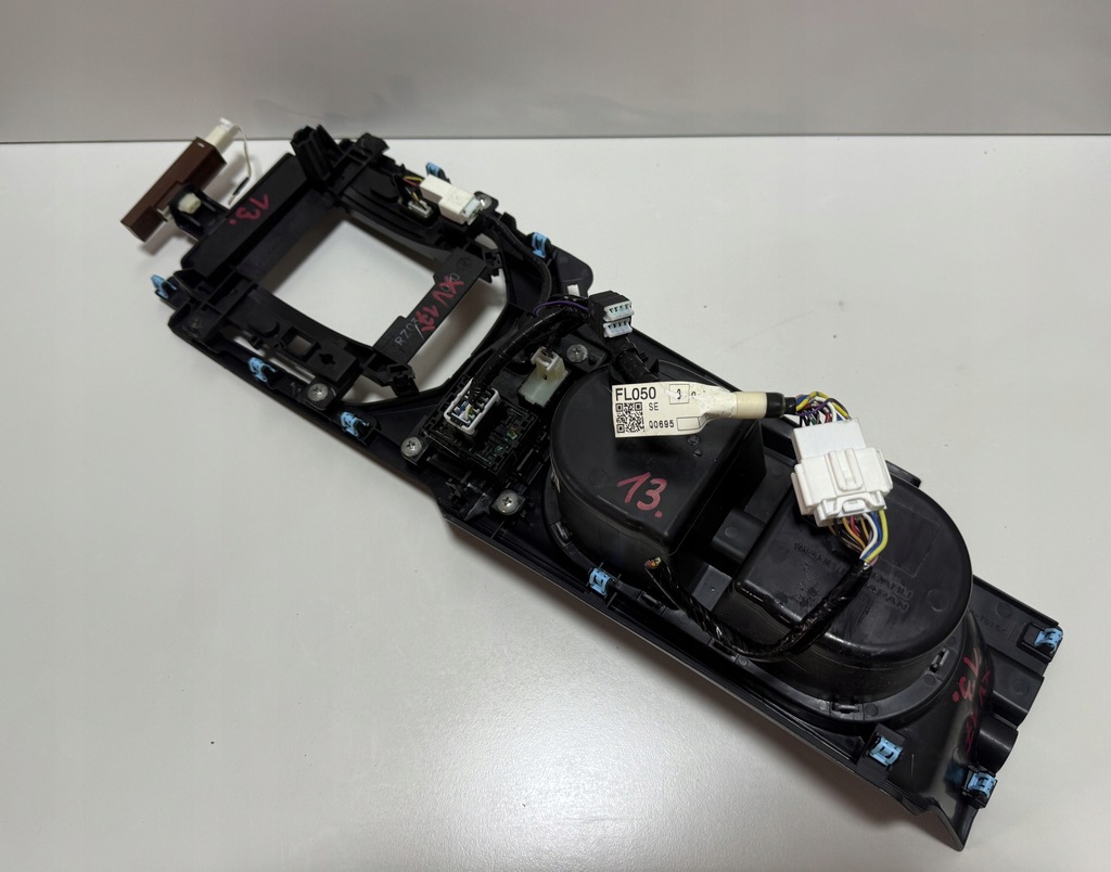 фото №11, Subaru xv ii crosstrek 17-24 usa накладка тунель середнього