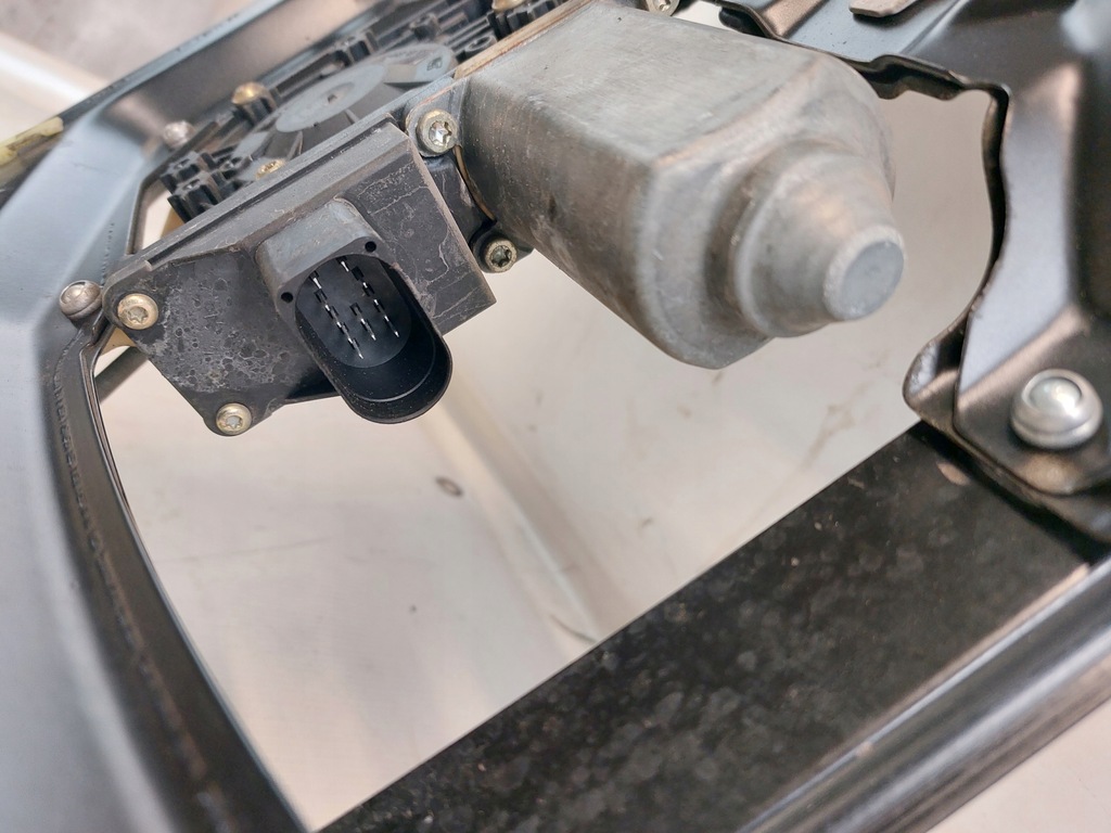 фото №11, Механизм стекло рамка правый задняя audi a3 8l