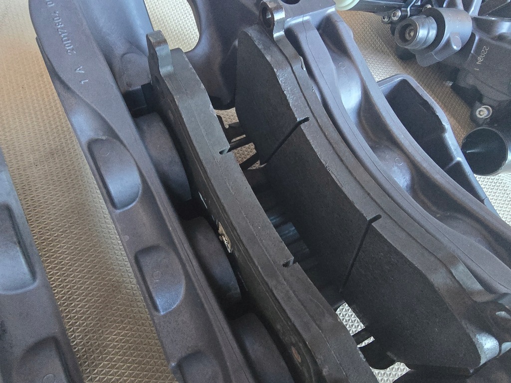 фото №11, Гальмівні диски супорти гальмівні колодки гальмівні ceramika ferrari sf90 стан jak новий !