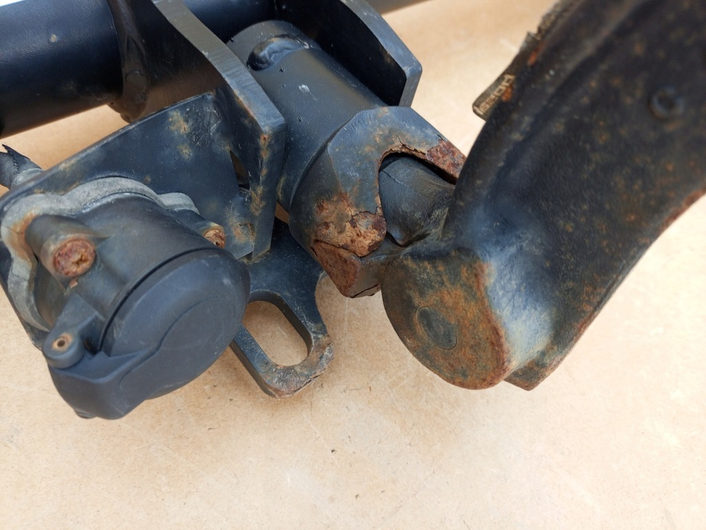 Tesla model x 2020- hak буксирувальний балка 55r-012370 Доставка