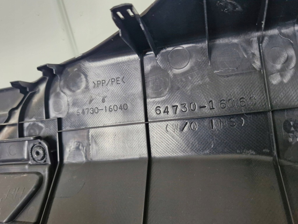 Обивка багажника обшивка правый toyota corolla cross 6473016060 Недорого