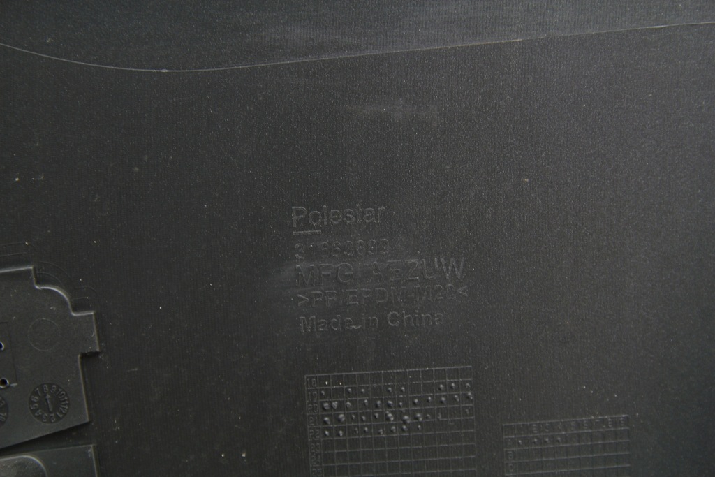 Оригинальный бампер задний  polestar 2 2019- 31663699 Цена