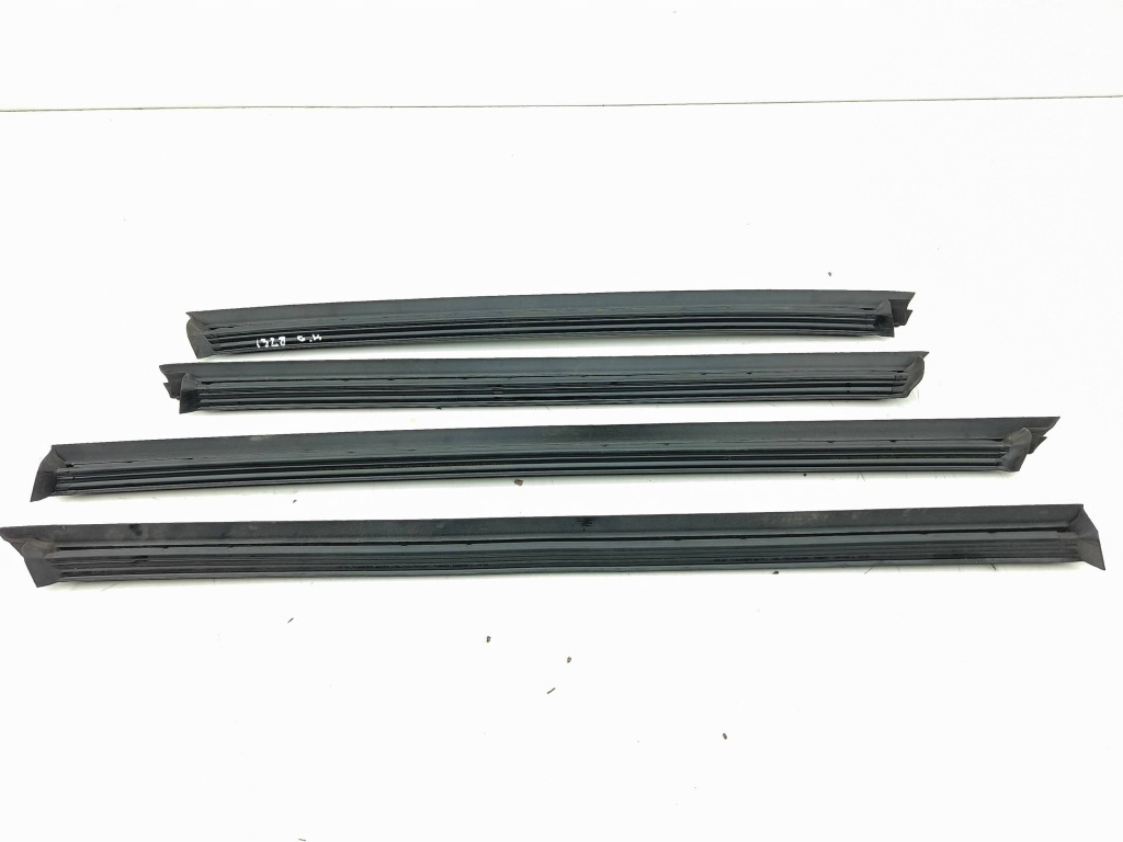 фото №8, Volvo s90, v90 2018 прокладка стекло дверь передних 31848303