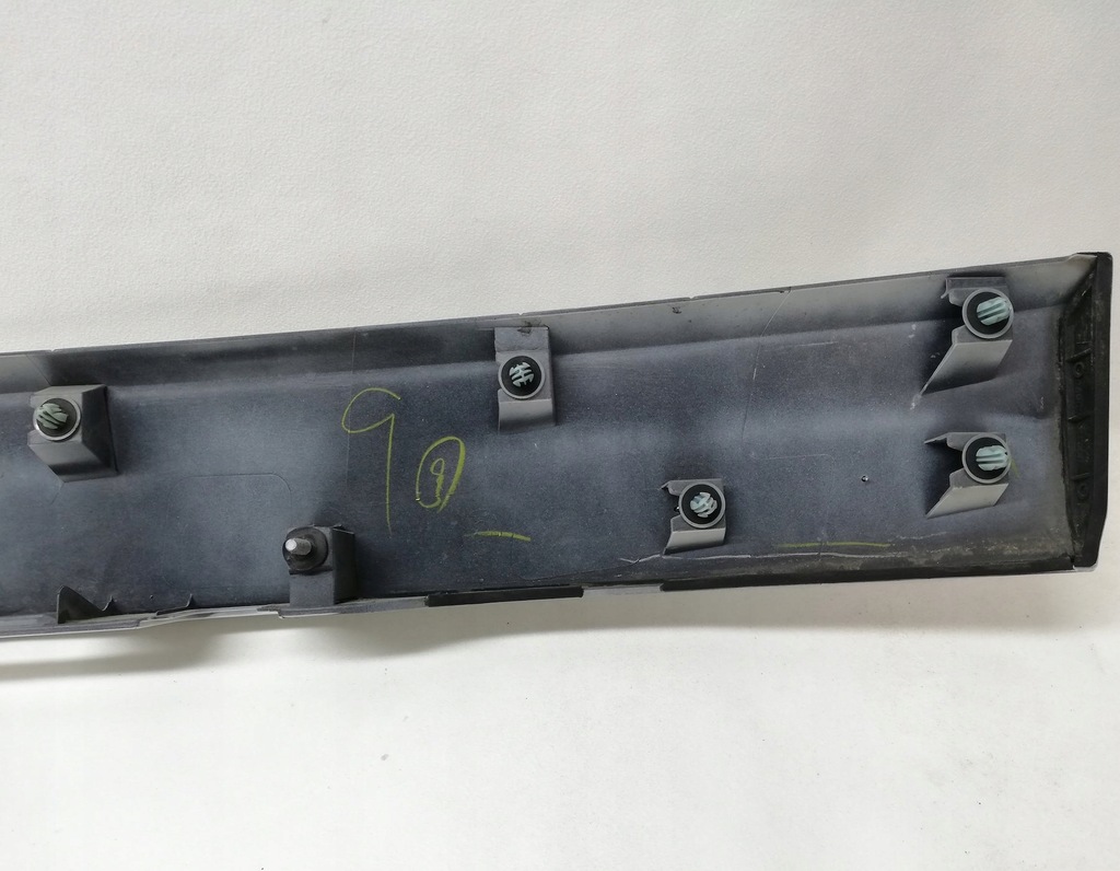 фото №11, Накладка молдинг крышки багажника toyota prius iii 76801-47070 76811-47070