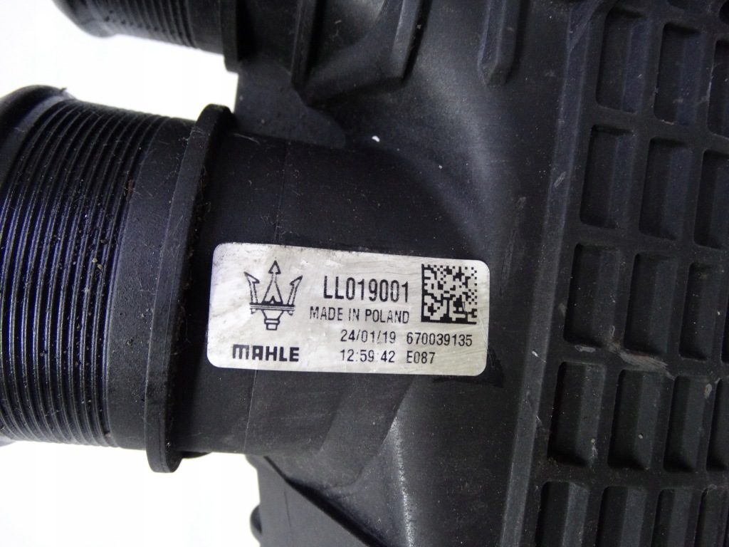 Maserati ghibli levante quattroporte 3.0 интеркулер правый 670039135 с Разборки