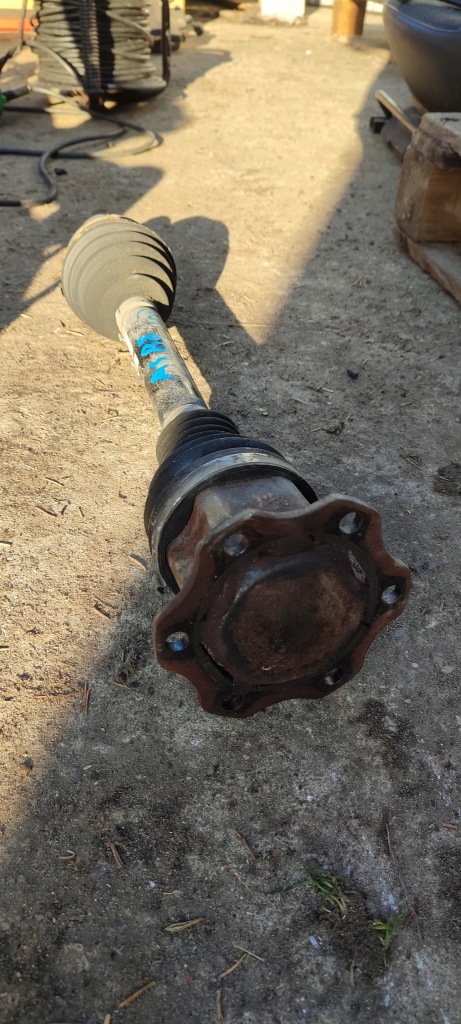 Приводной вал левая короткий audi a4 b8 2.0 tdi Недорого