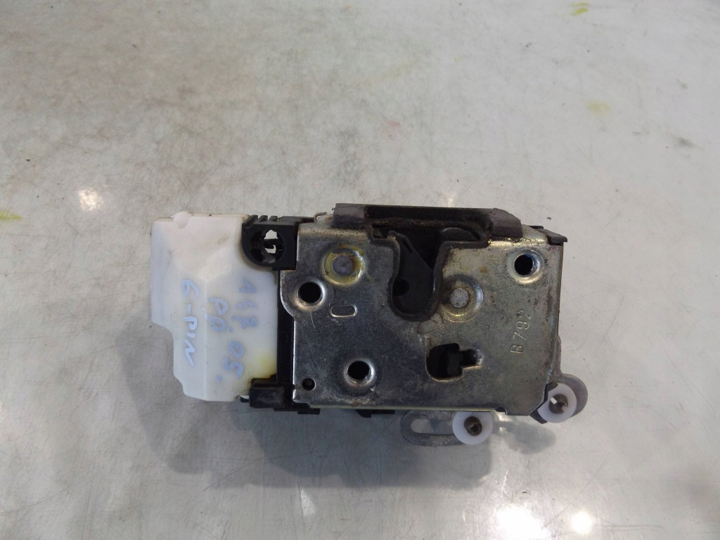 Купити Alfa 147 3d замок правий перед 6pin європа