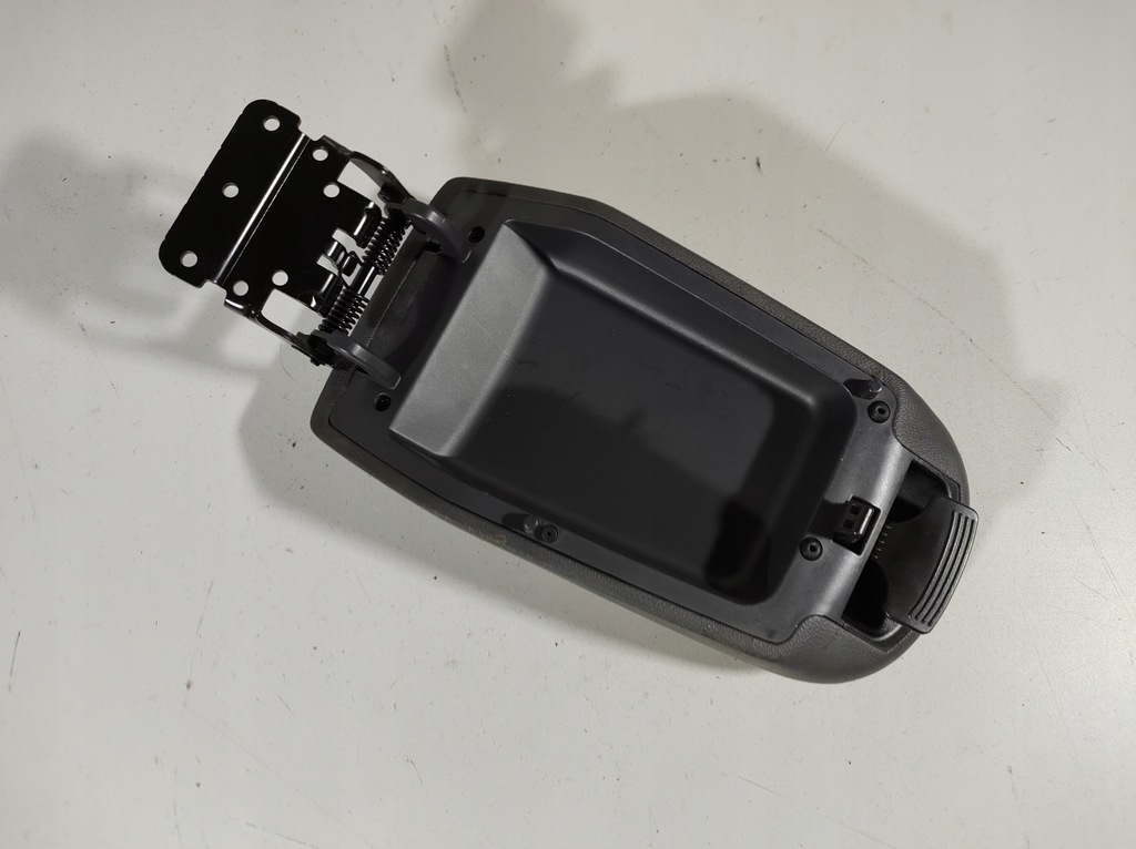 фото №10, Hyundai ioniq 17r- подлокотник