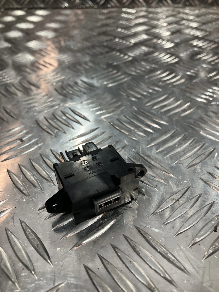 Купить Разъём port usb alfa romeo giulia 15- 00505487510