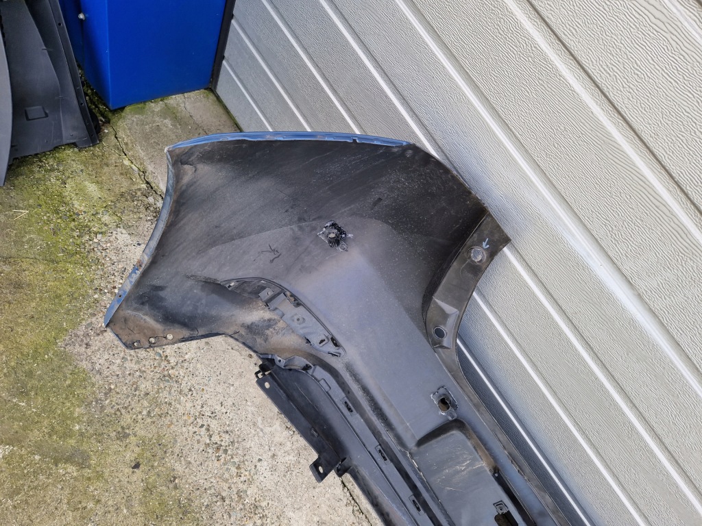 Auris 2 рестайлінг  hb - бампер задній задній pdc Зі Шроту