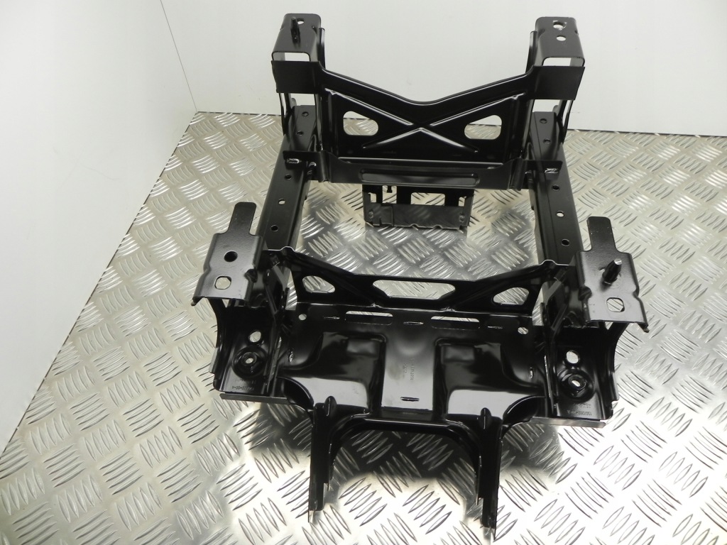 Скоба tesla model y 2022 1490674 Ціна