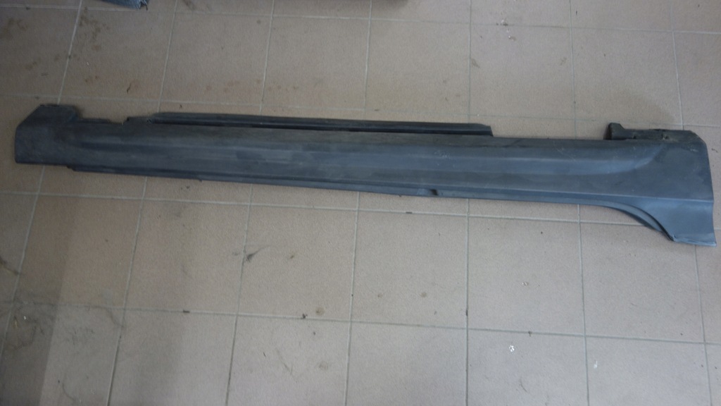 фото №1, Volvo xc40 17- молдинг порог правая порог