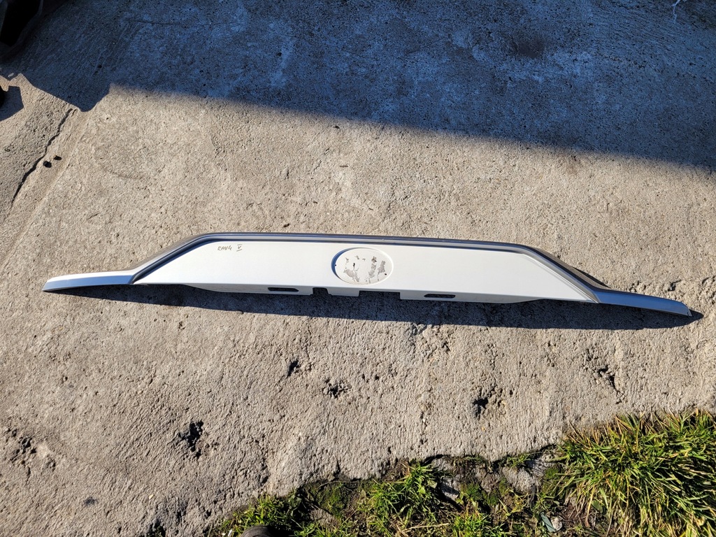 фото №1, Rav4 v - накладка крышки задний