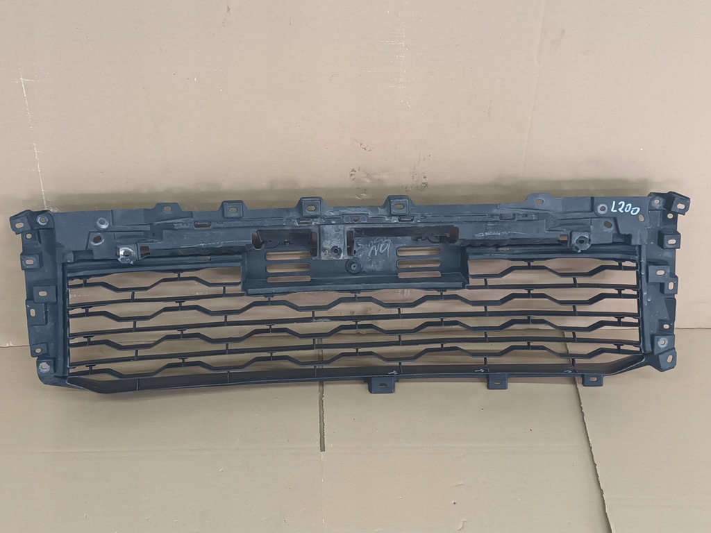 фото №7, Решётка передняя mitsubishi l200 средняя перед