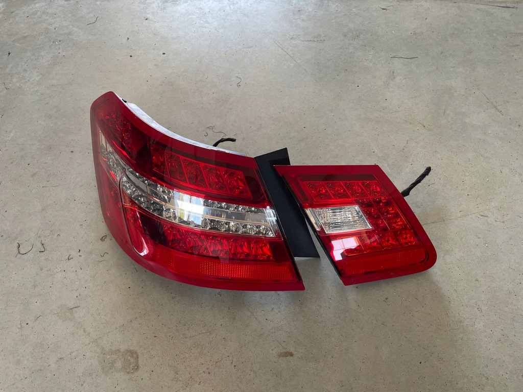 фото №1, Лампа левая задняя led mercedes w212 sedan комплект